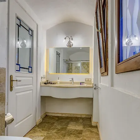 Cunda Battalos Kuecuek Hotel 2*